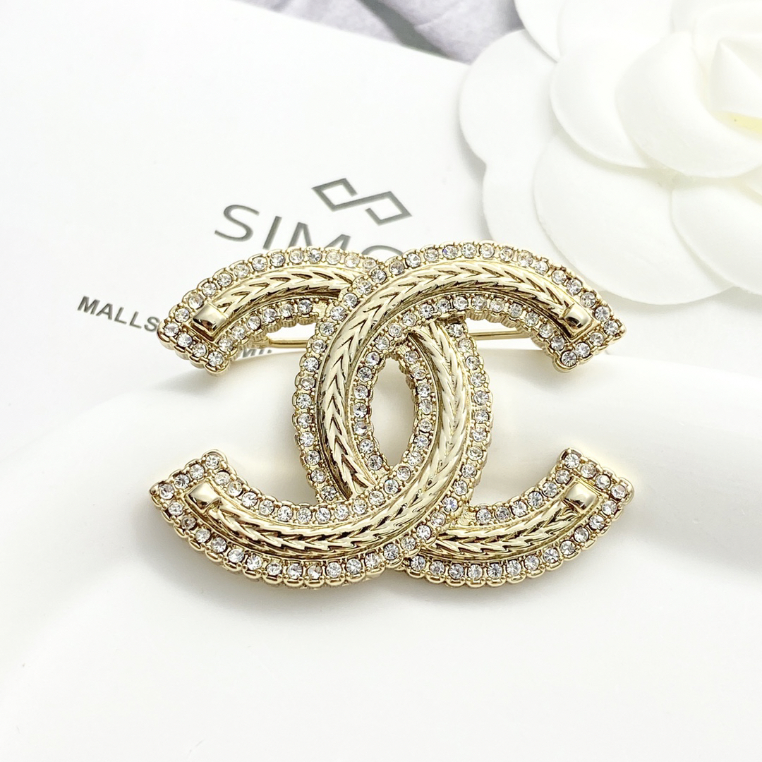 CHAN 24 rhinestone ripple double c brooch