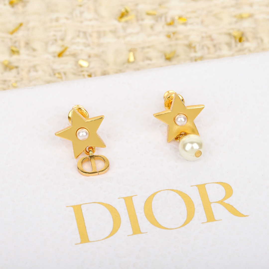 Dior 25 five-pointed star earrings