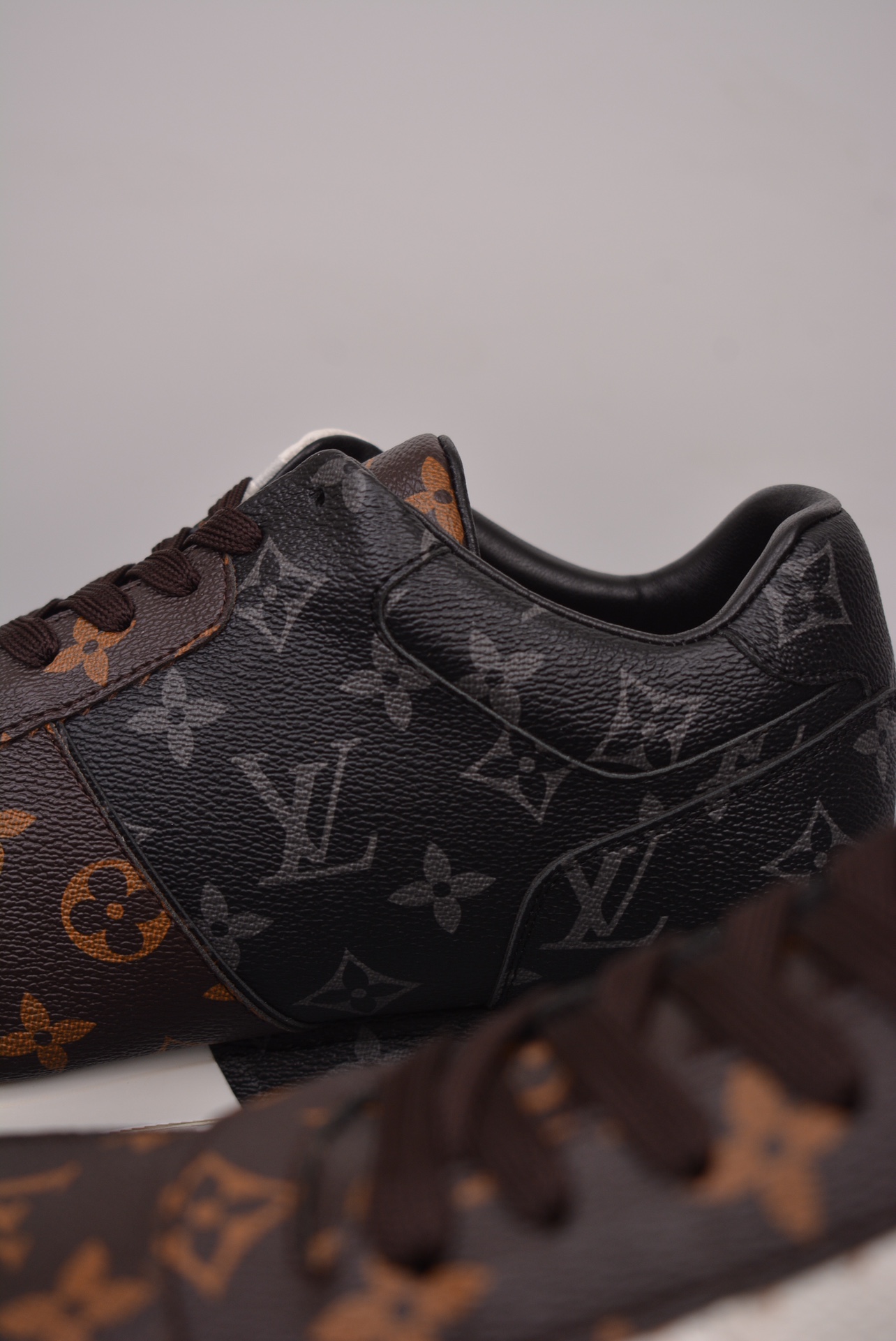 Louis Vuitton Run Away white, black and brown monogram 1A3N7W