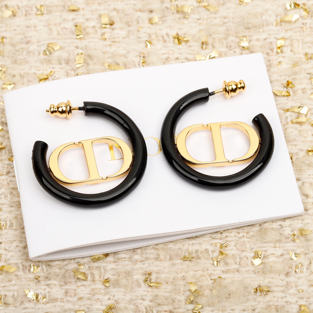 Dior hoop letter earrings