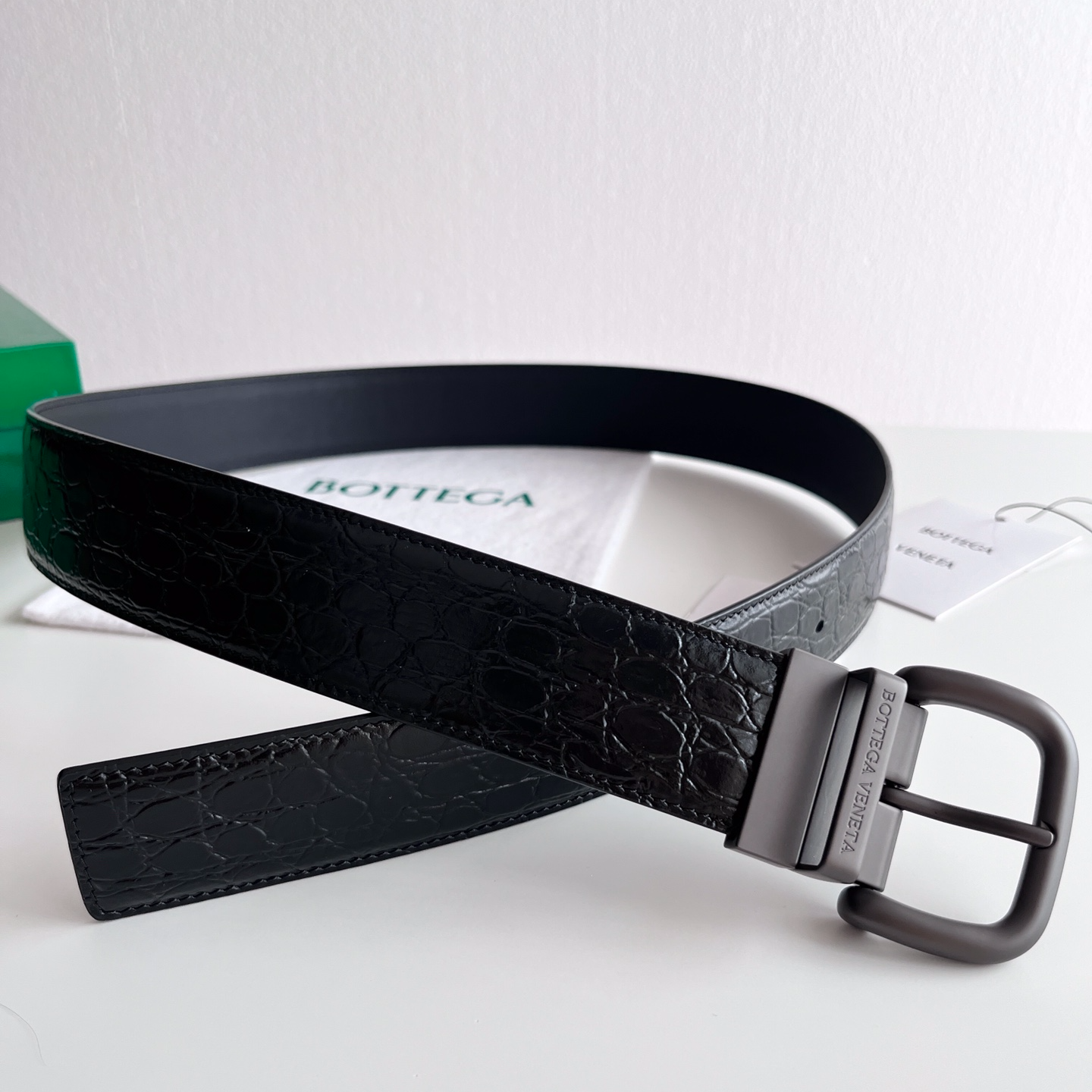 Bottega Veneta frosted pin buckle crocodile pattern leather double-sided belt, 4.0cm wide