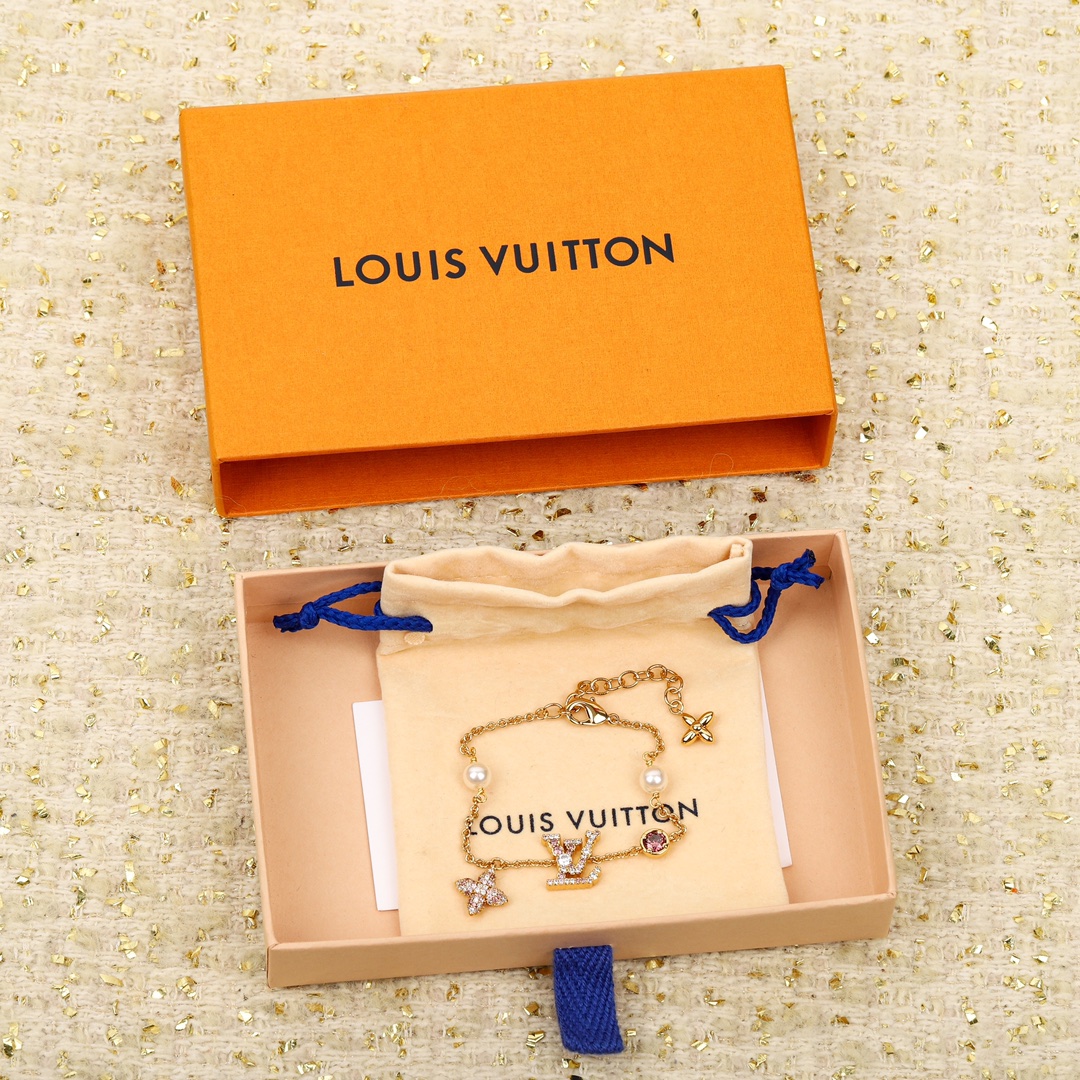Louis Vuitton Pink Diamond Four-Leaf Clover Bracelet