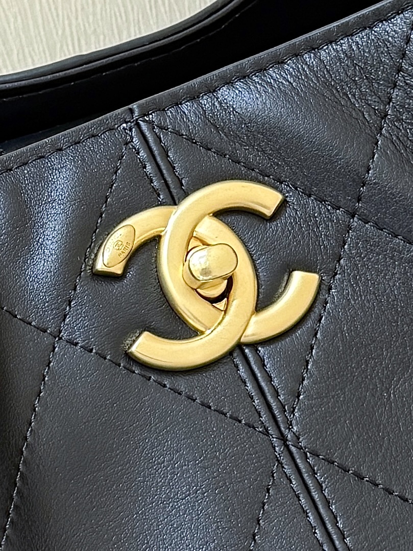 Chanel 25A High-end Handicraft Workshop Suede Colorblock Hobo AS5634 00158