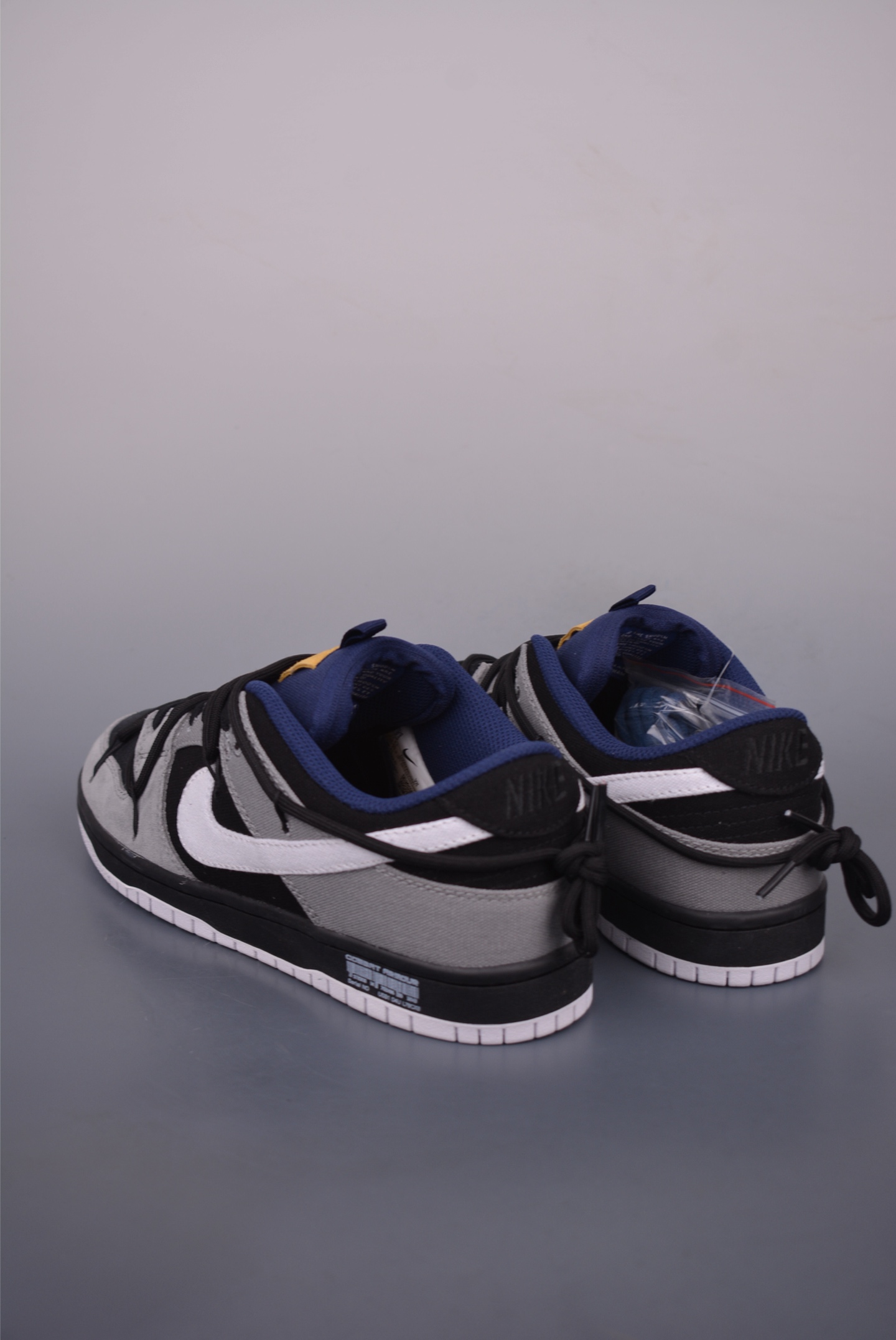 NIKE SB Dunk Low 