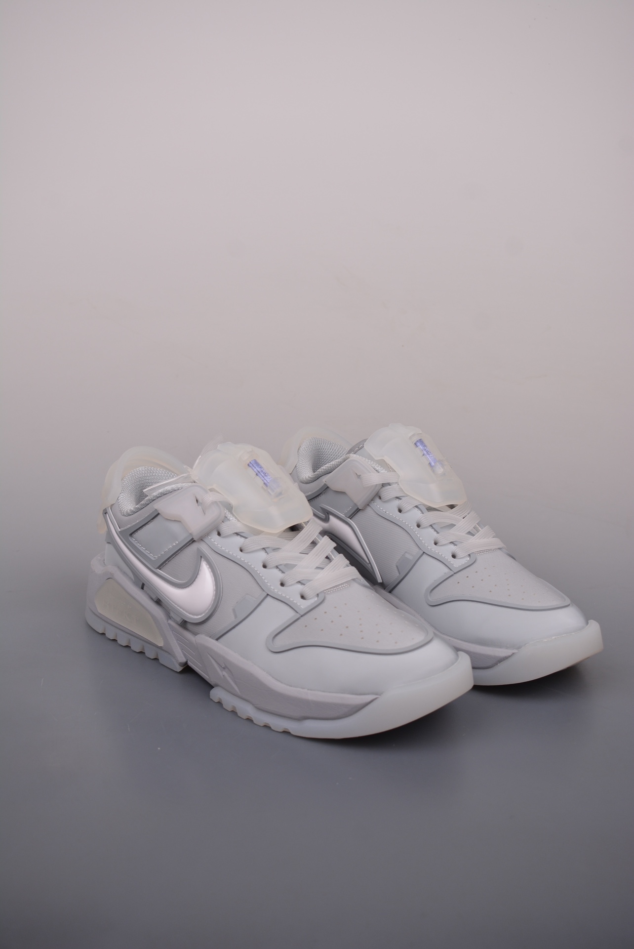 RTFKT Studios x Nike Dunk Genesis LowEdition of 8461 Cool Gray HF0438-001