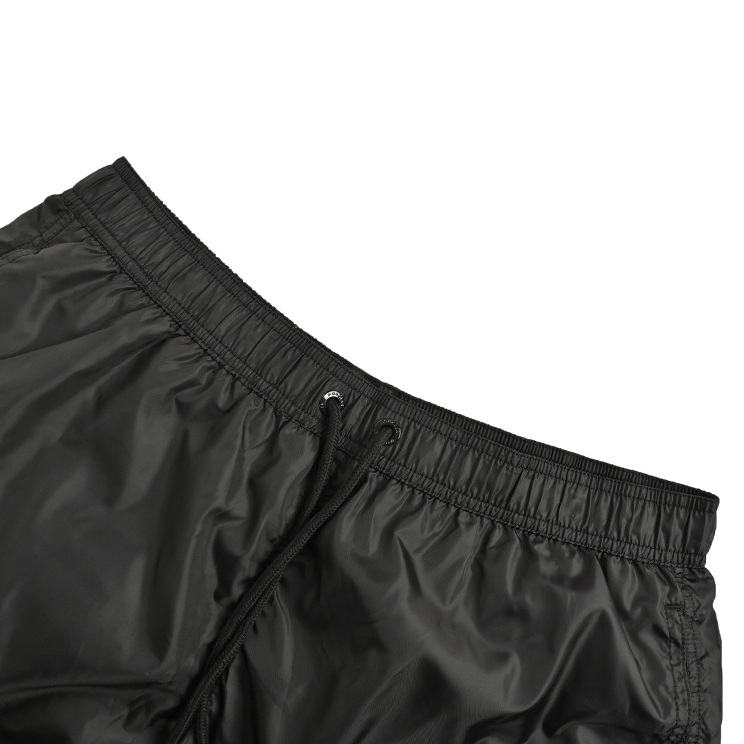 Moncler 24ss Cropped Classic Logo Beach Shorts