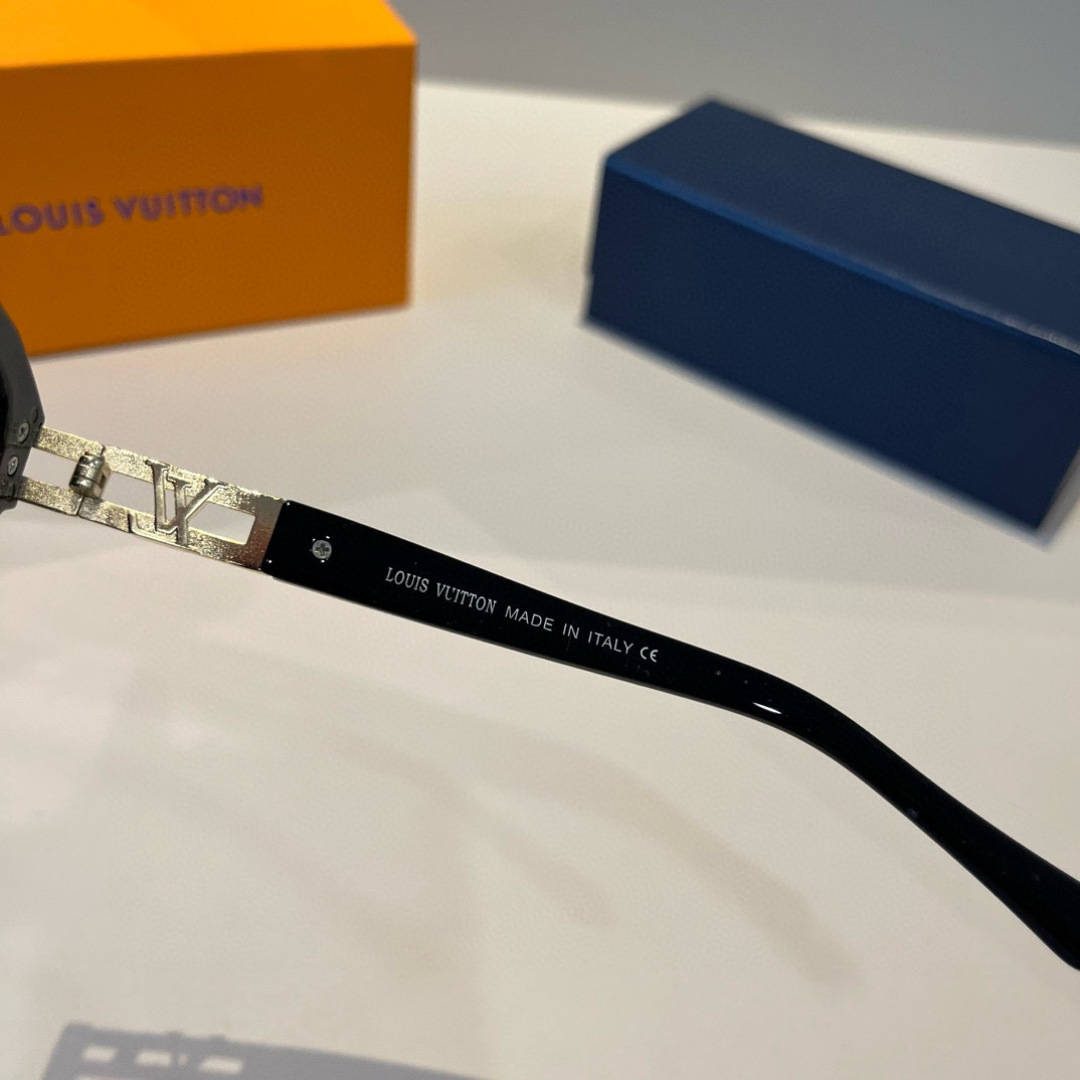 Louis Vuitton square-frame sunglasses