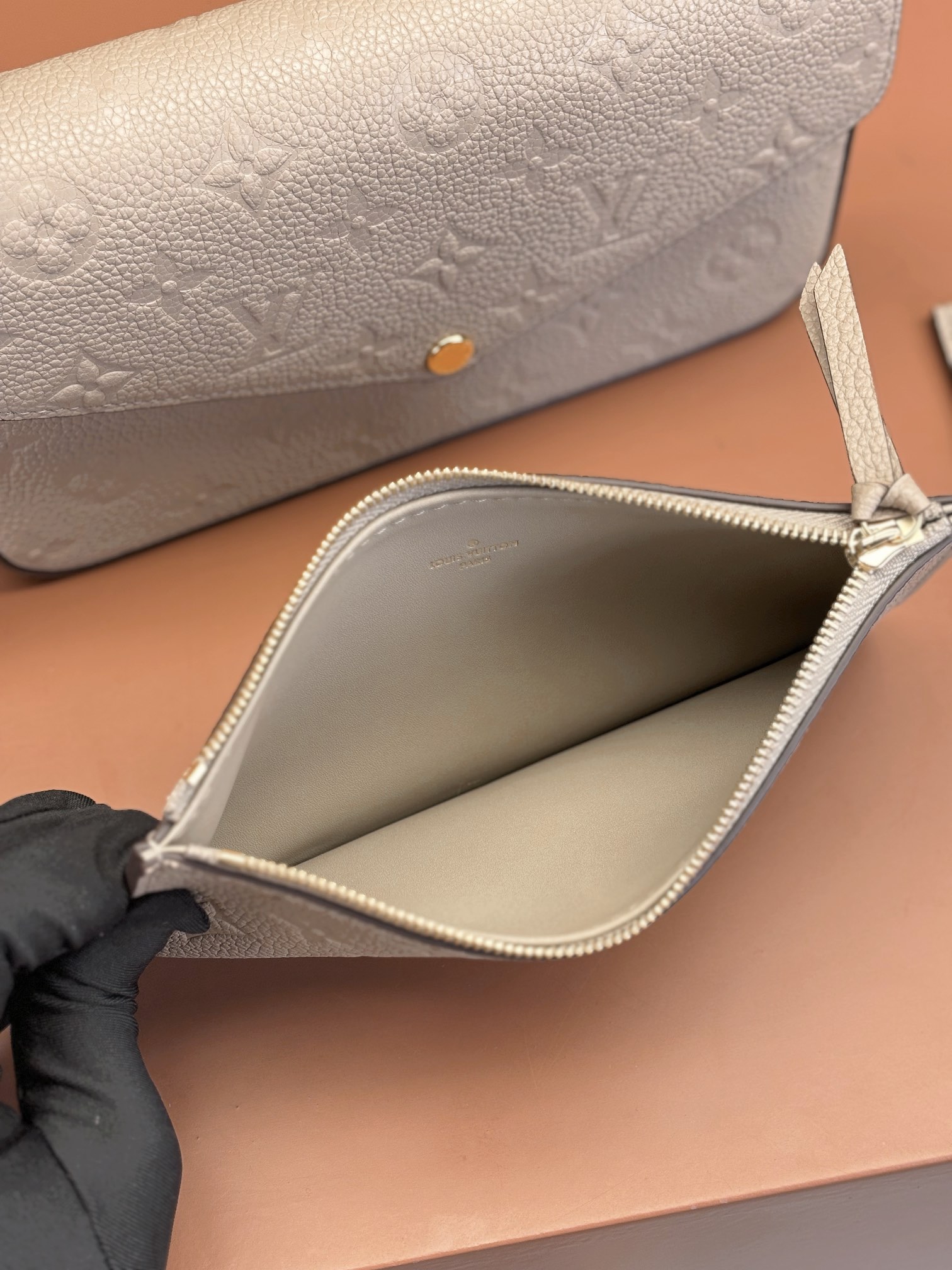 Louis Vuitton POCHETTE FÉLICIE Chain Bag M82609