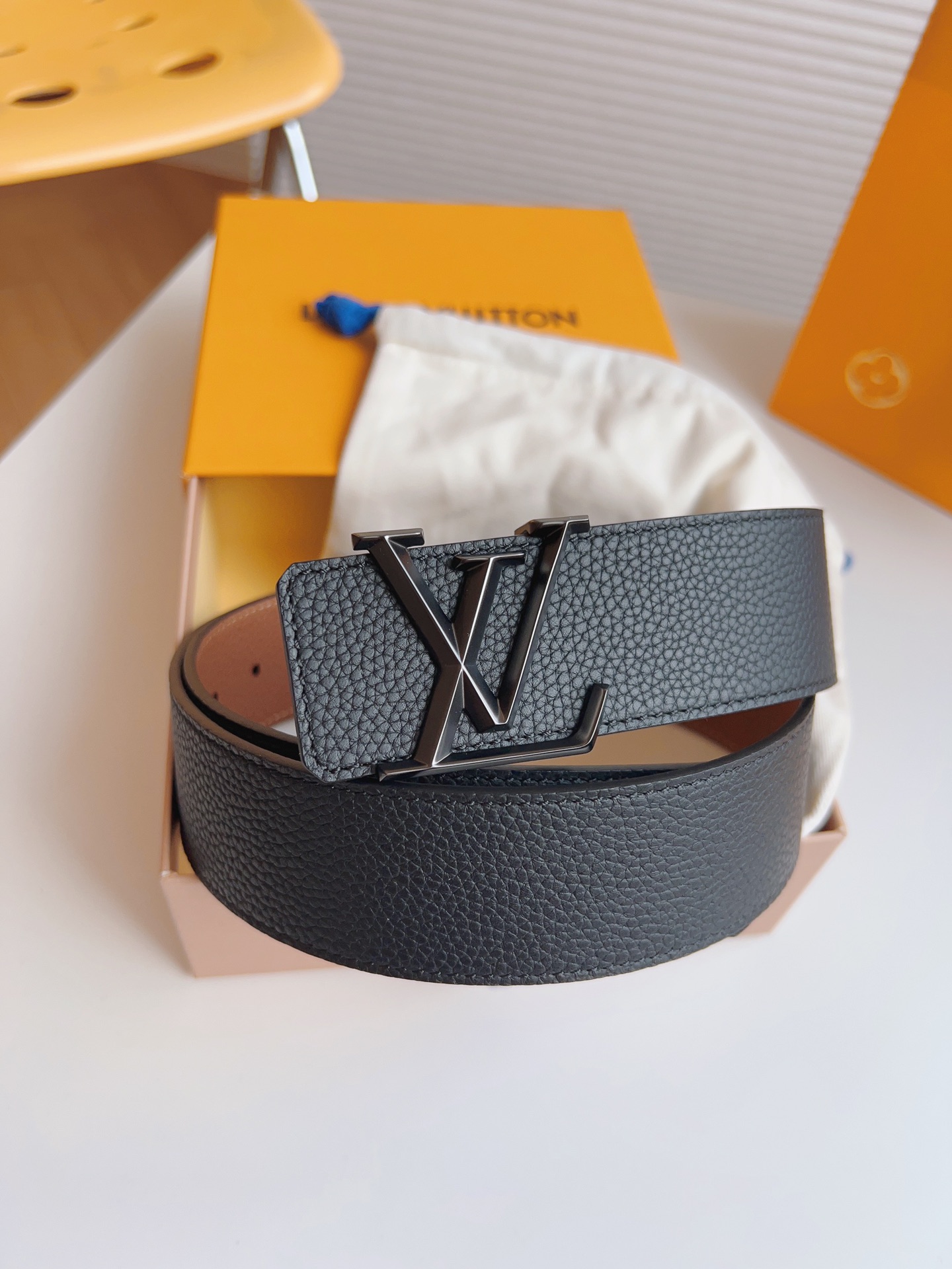 Louis Vuitton Litchi Grain Cowhide Double-Sided Men's Belt 4CM Width