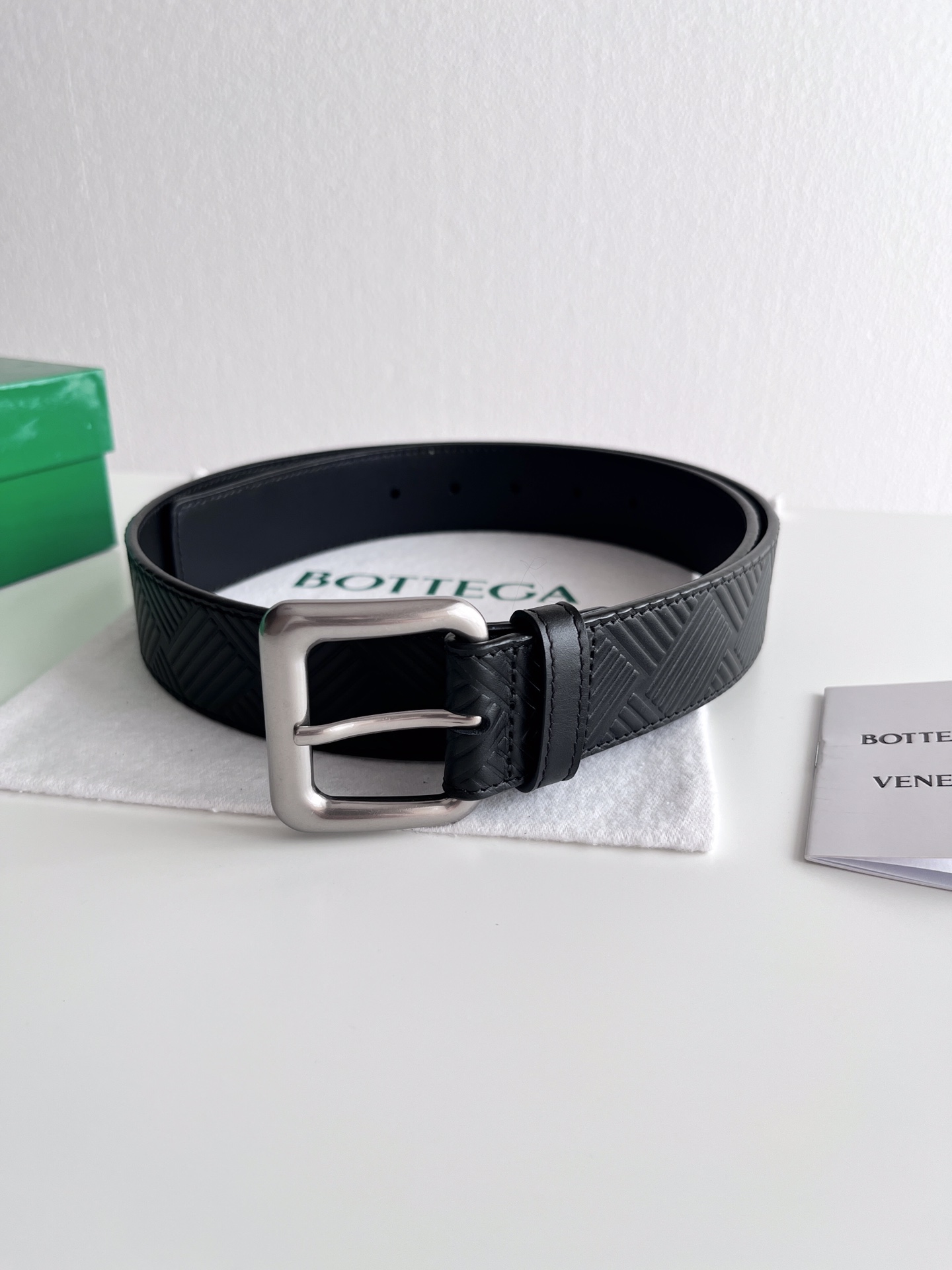 Bottega Veneta embossed cowhide double-sided belt 3.5cm wide