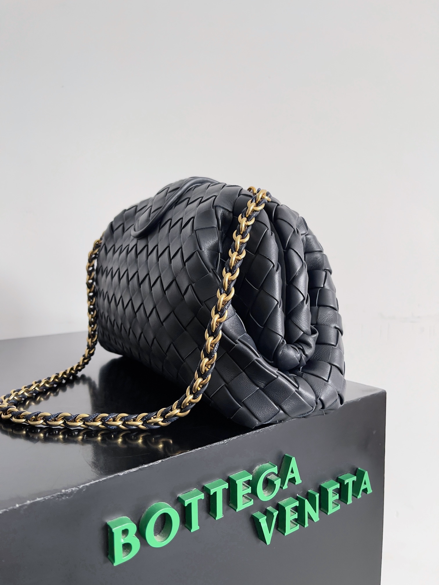 Bottega Veneta LAUREN CLUTCH chain clutch bag 785807
