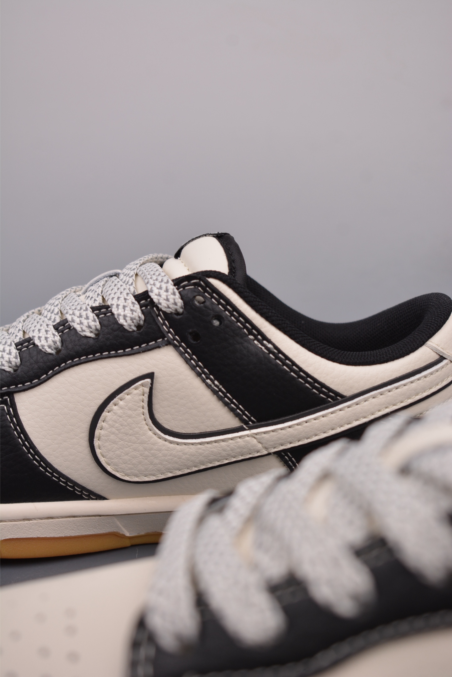The North Face x Nike SB Dunk Low The North Face black, beige and white XX3168-119