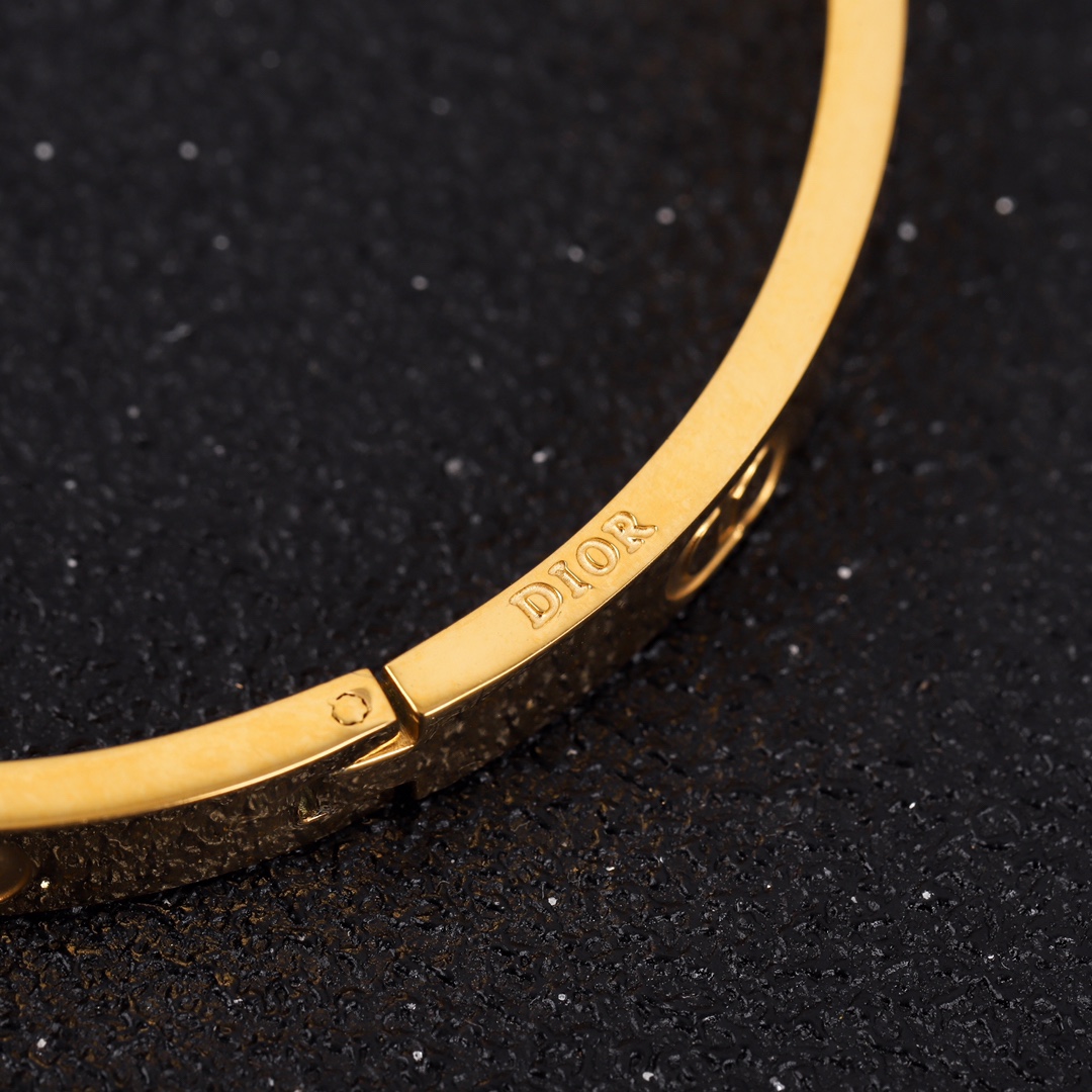 Dior diamond five-pointed star bracelet