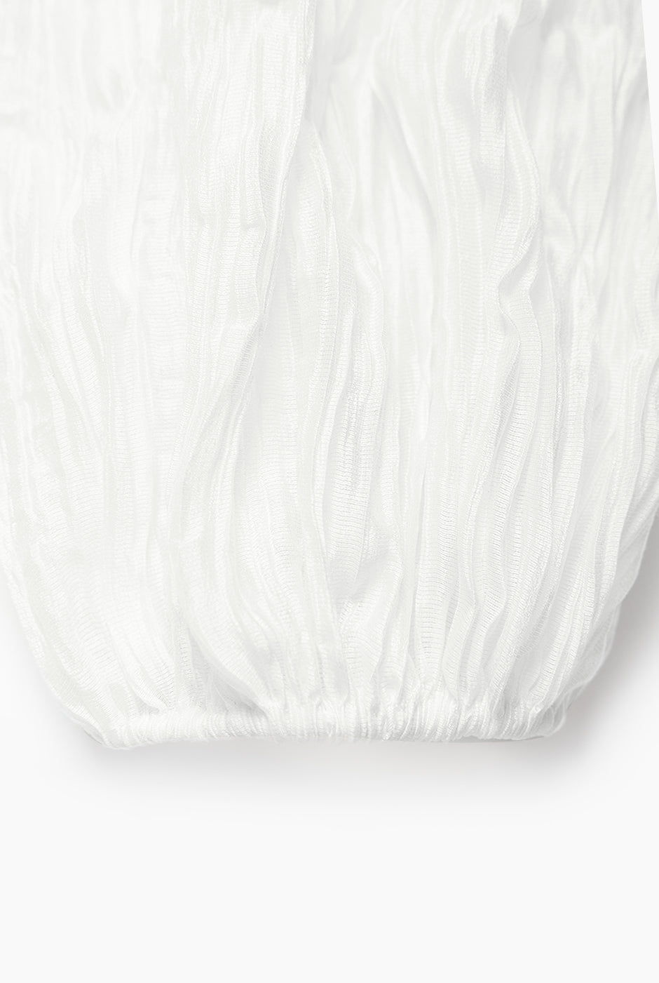 Blusa blanca de moño en cuello