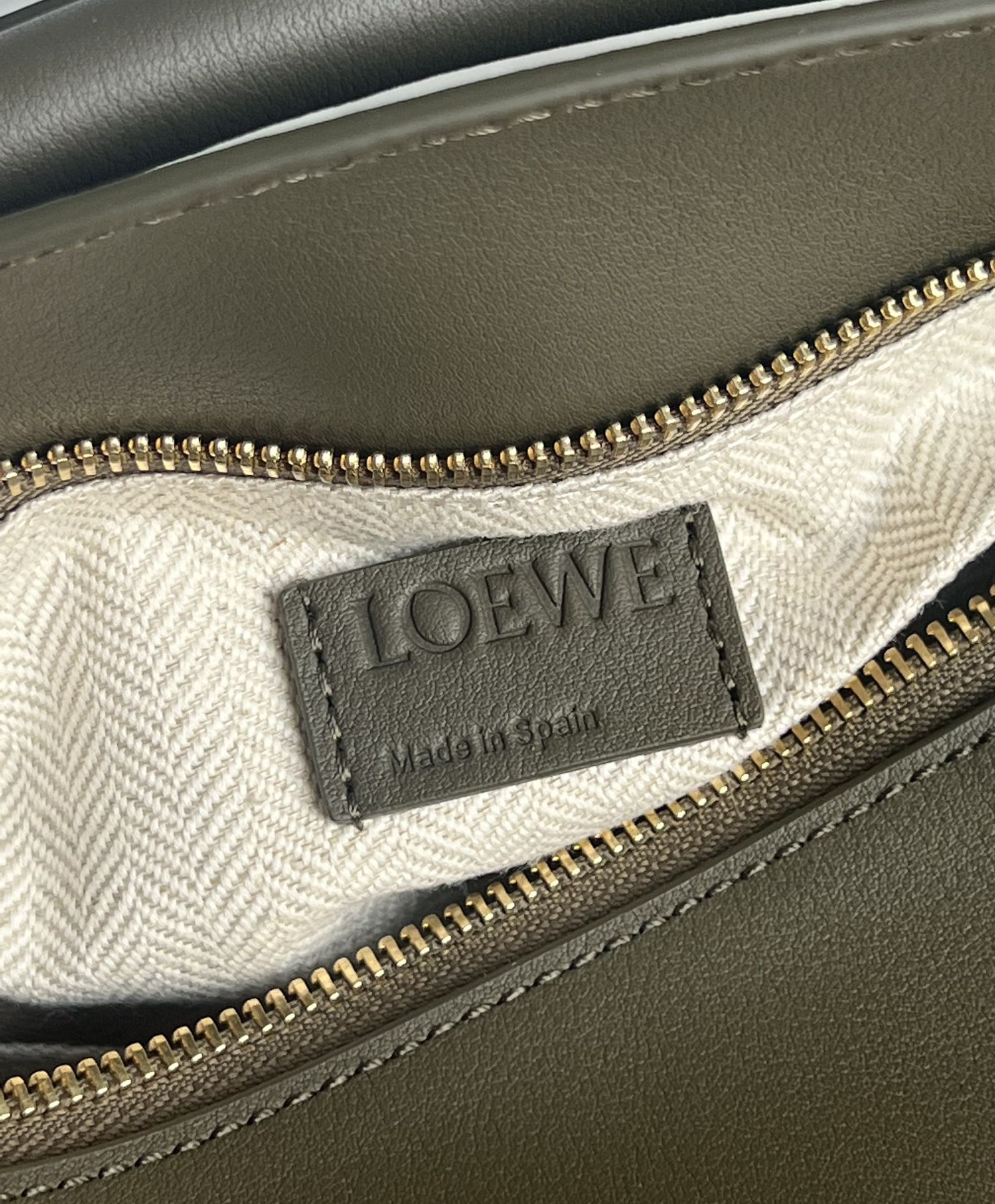Loewe suede colorblocked zzle bag 0681
