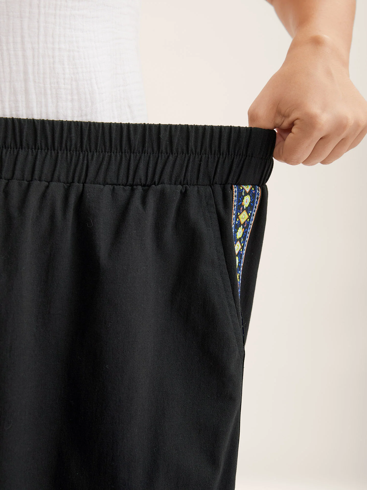 Lace Detail Solid Straight-Leg Pants