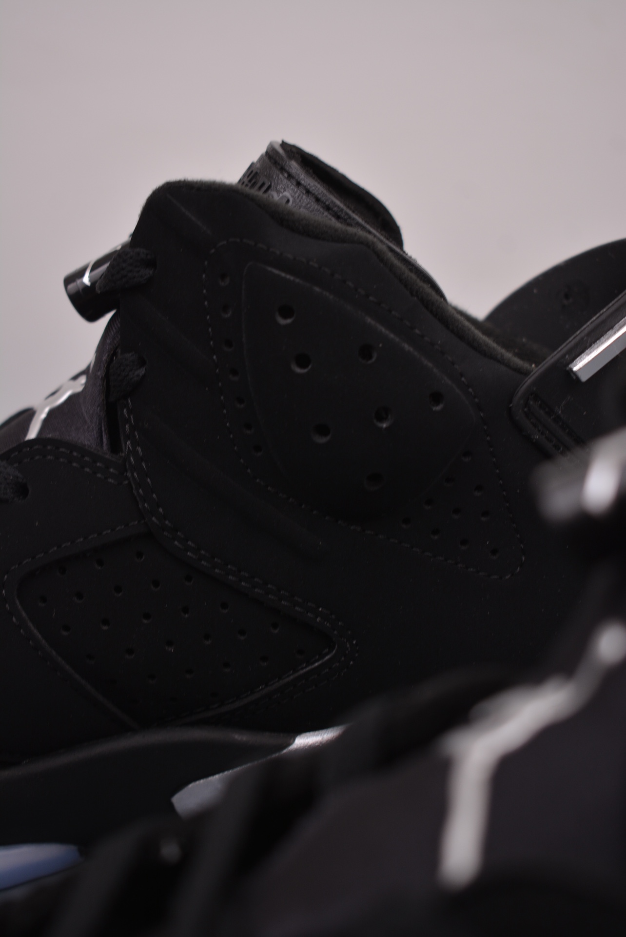 Air Jordan Retro 6 Metallic Silver DX2836-001