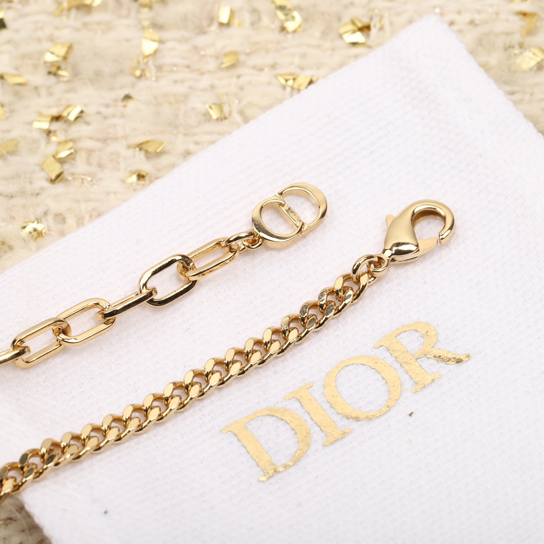 Dior font small flower chain necklace