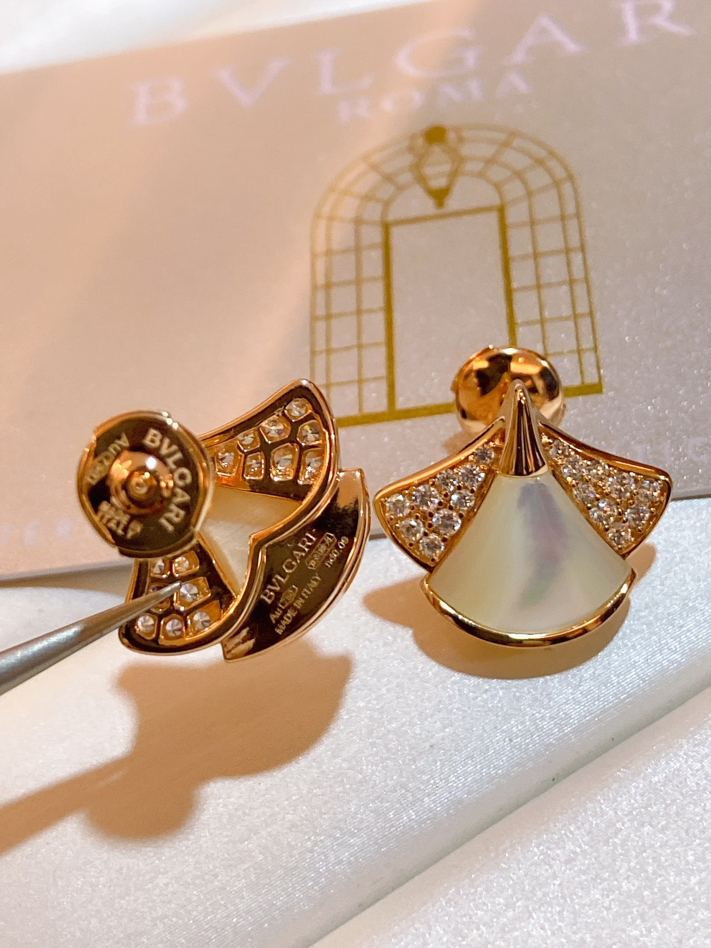 Bulgari diva white mother-of-pearl earrings