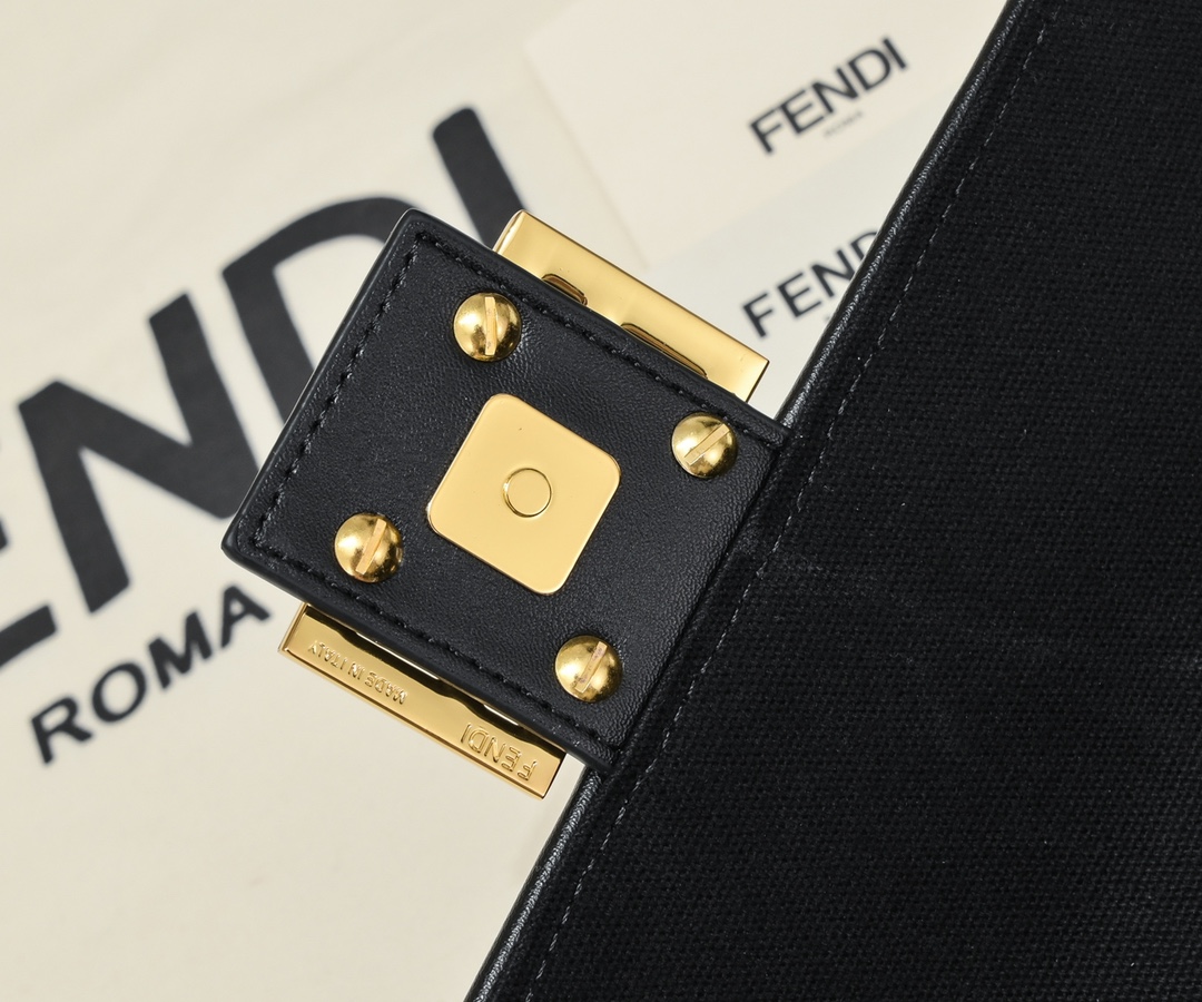 FENDI Baguette Shoulder Bag 1002