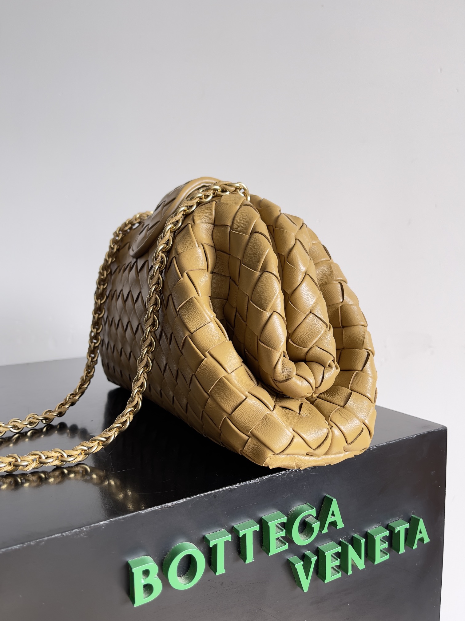 Bottega Veneta LAUREN CLUTCH chain clutch bag 785807