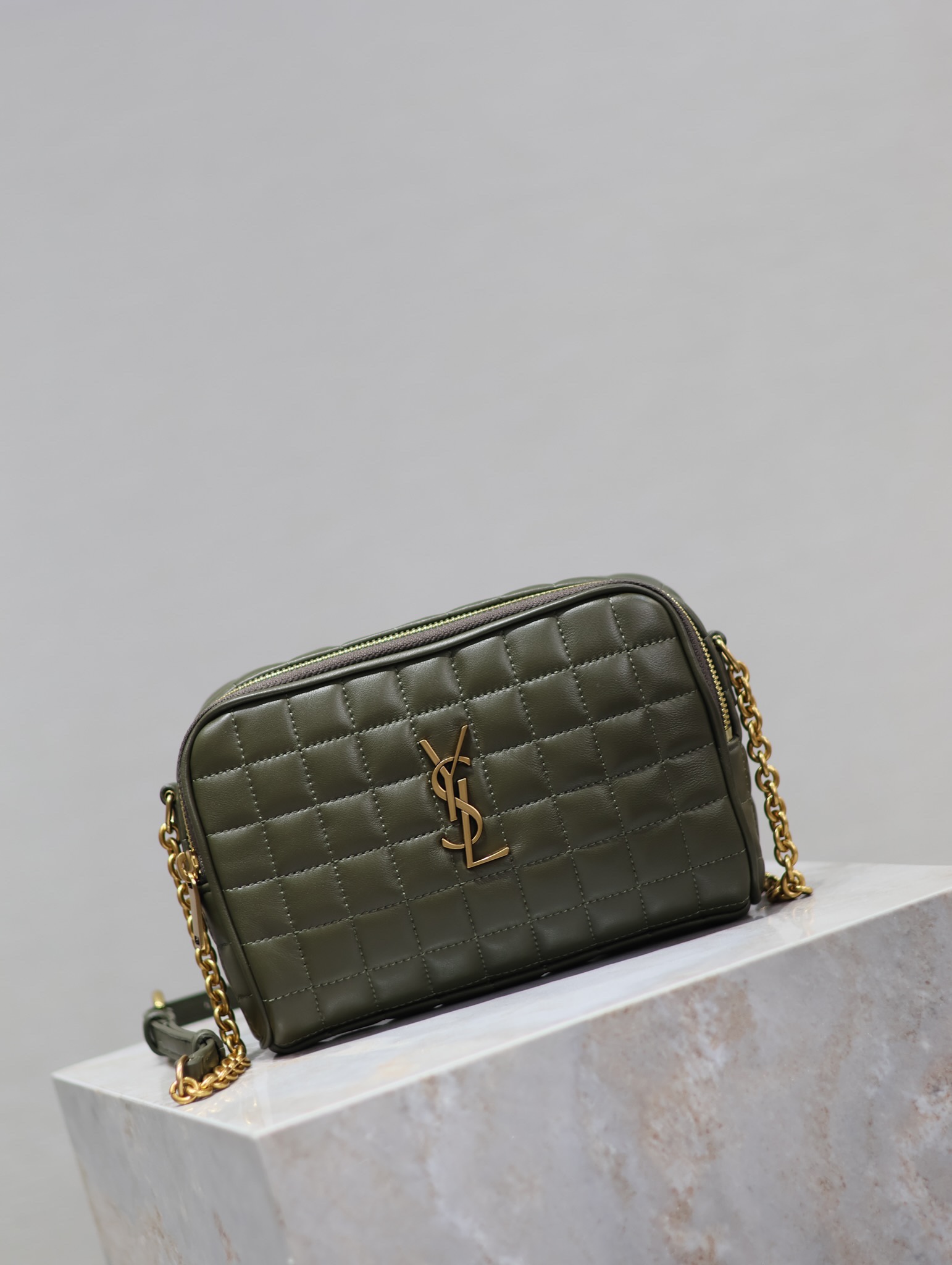 Yves Saint Laurent LE CASSANDRE MATELASSÉ CARRÉ sheepskin camera bag 764809