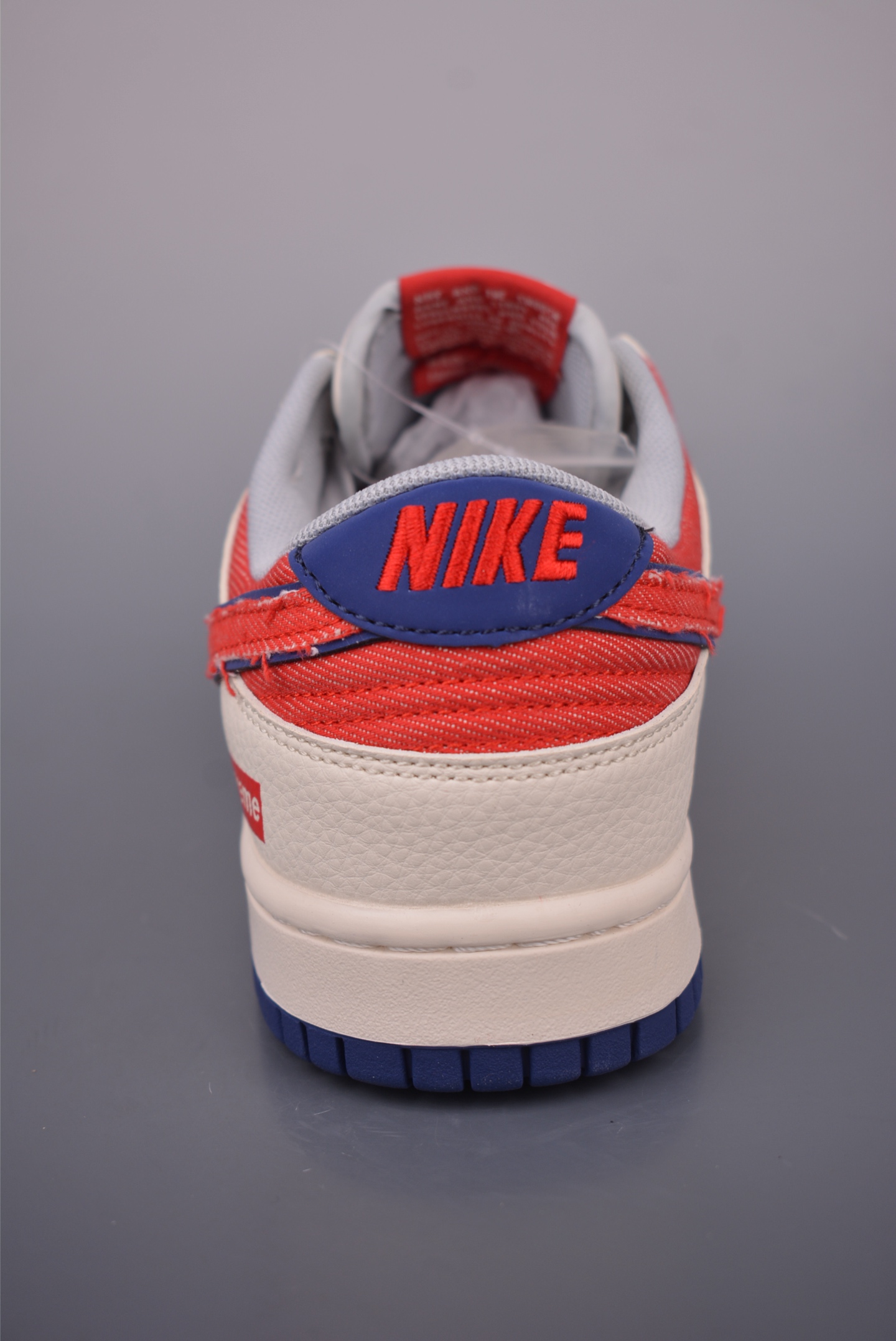 Supreme x Nike SB Dunk Low 