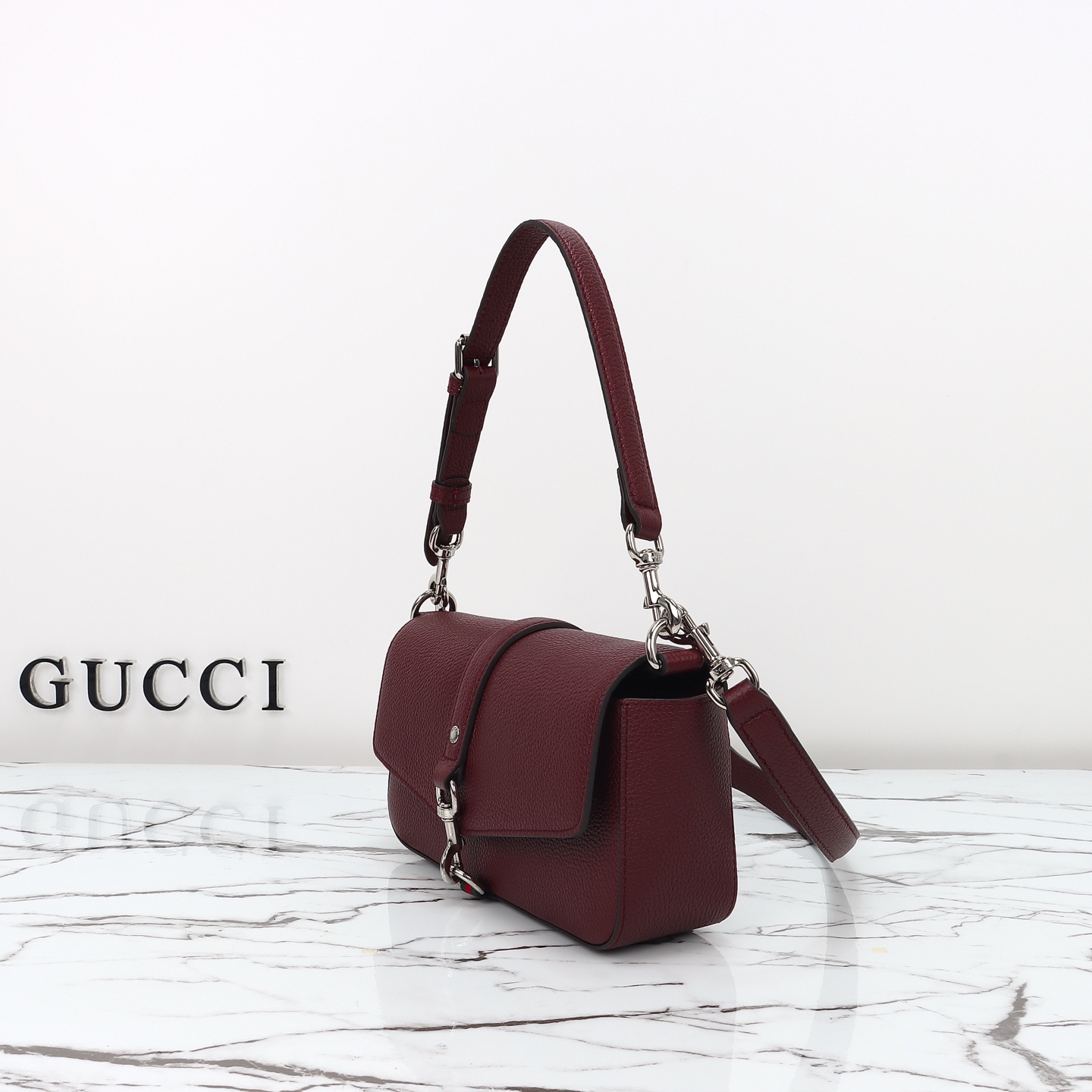 Gucci small crossbody bag with hook closure‎ 821623 AAESU 1069