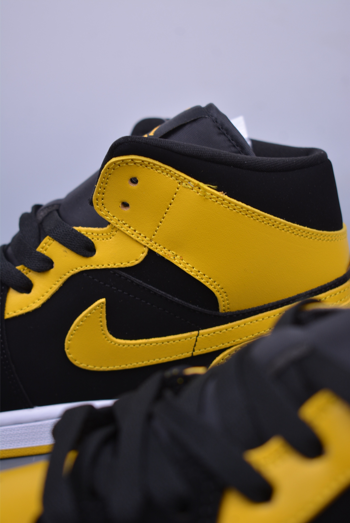 Nike Air Jordan 1 Mid AJ1 Basketball Shoes Black and Yellow HJ6654-071
