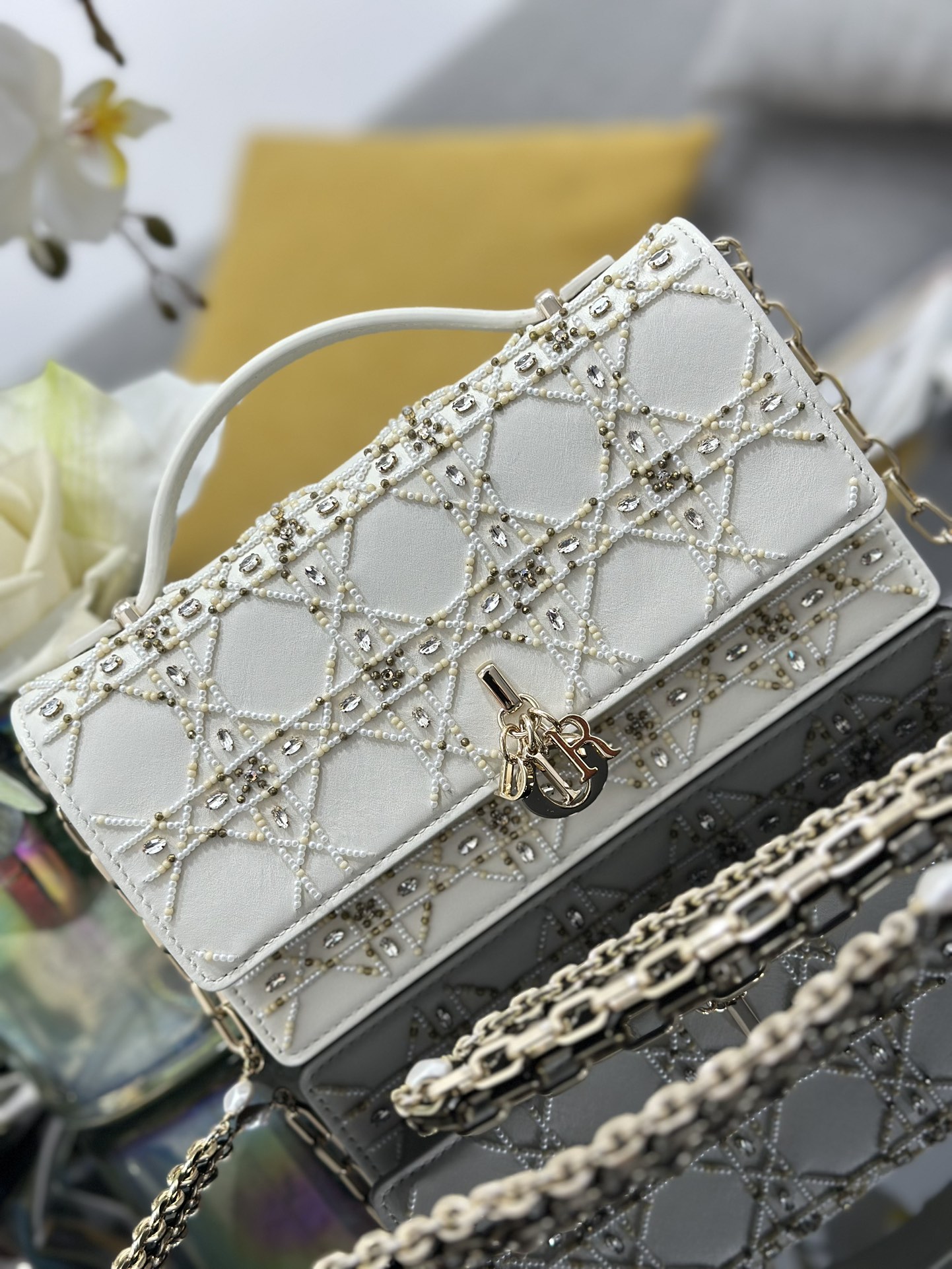Dior Embroidered Gold Beads Chain Bag M0997