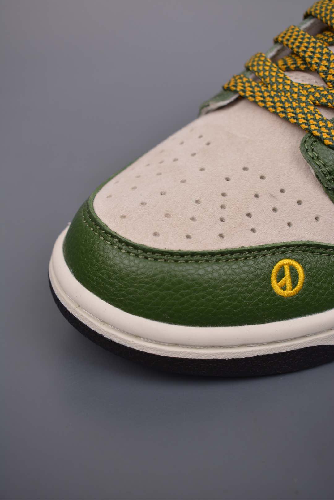 G-Dragon PEACEMINUSONE x Nike SB Dunk Low Dark Green Off-White DJ2024-072