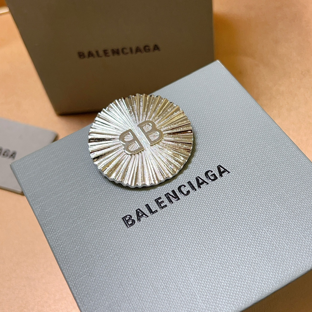 Balenciaga simple floral brooch