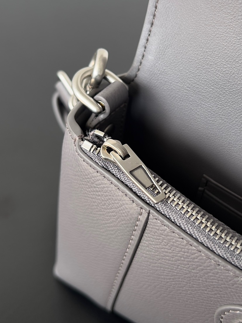 Balenciaga 23ss Down town bag