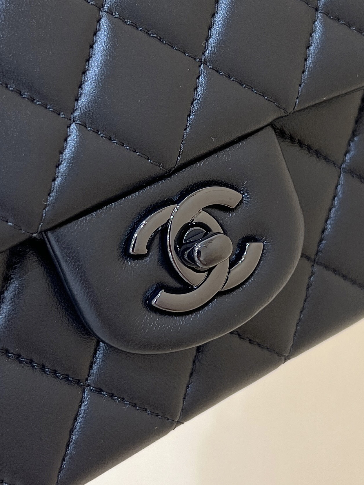 Chanel cf mini handle so black AS2431