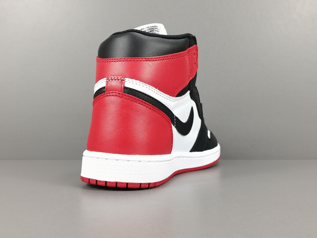 Air Jordan 1 Retro High OGBlack Toe555088-125