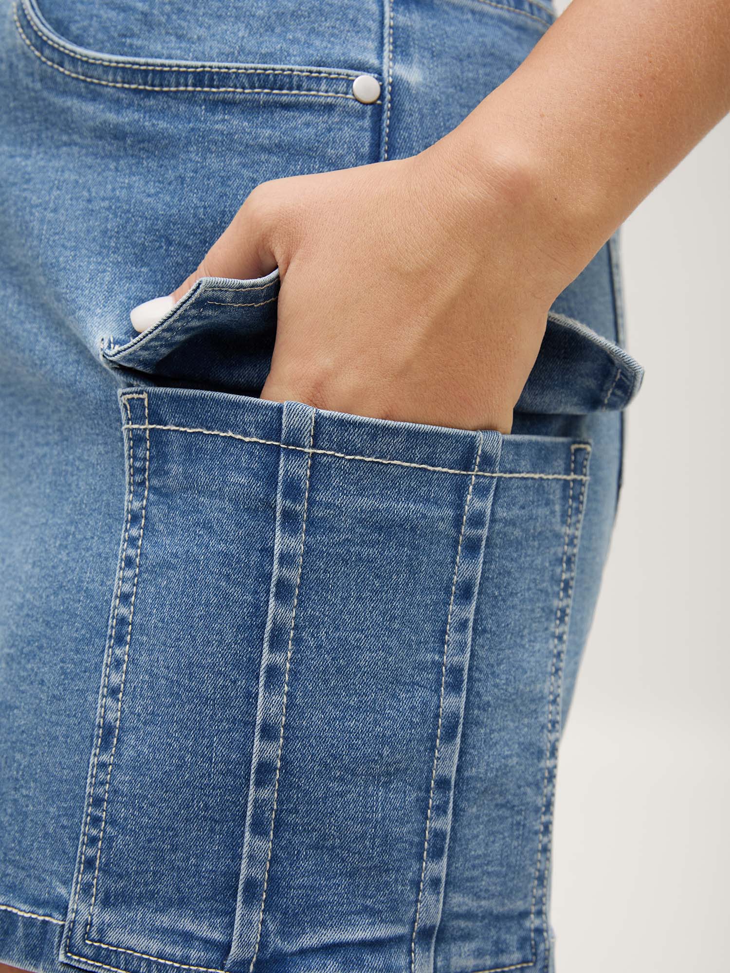 Side Pockets Wide-Leg Denim Shorts