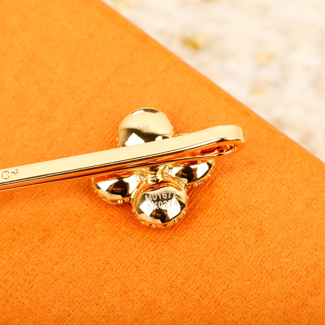 Louis Vuitton Three-piece hair clip set