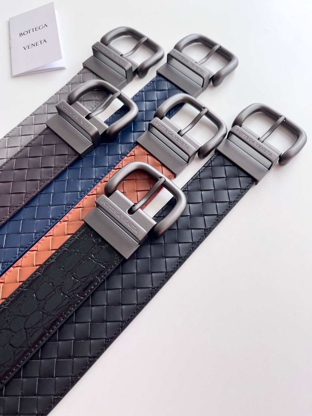 Bottega Veneta frosted pin buckle crocodile pattern leather double-sided belt, 4.0cm wide