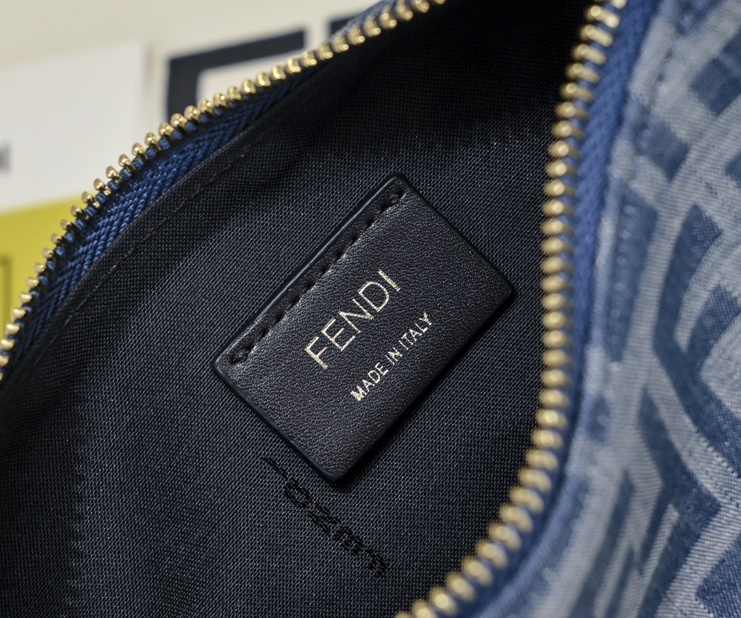 FENDI praphy underarm bag 1009