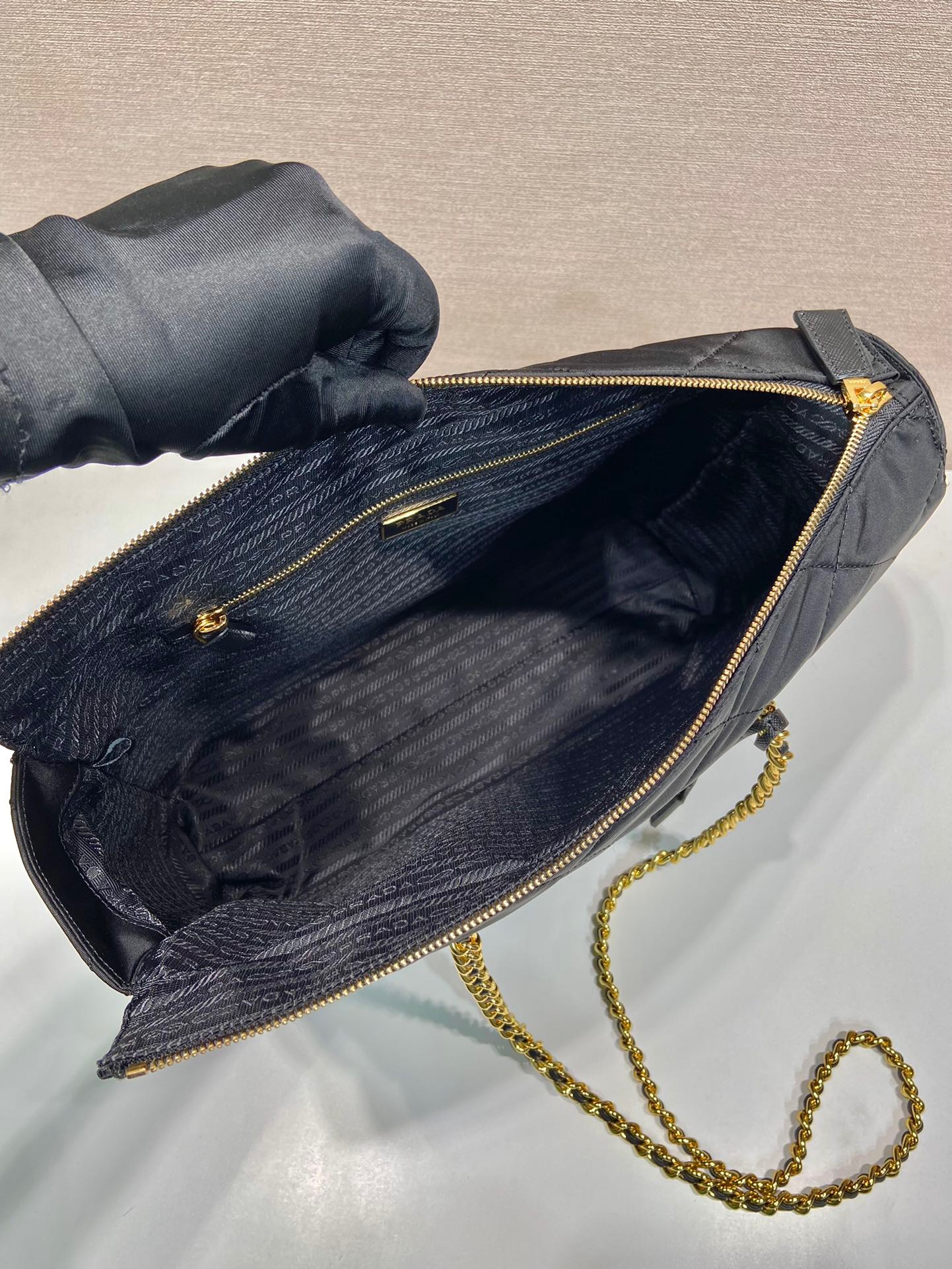 Prada Second-hand zipper large size 1BG467
