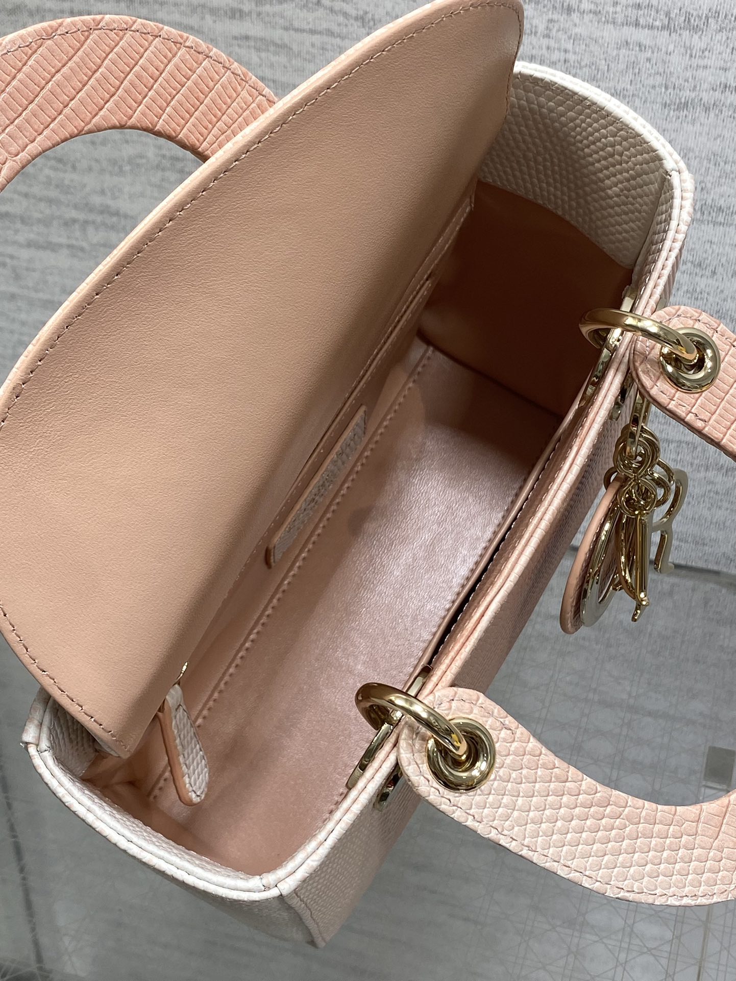 Dior Lady Dior four-grid rare lizard pattern handbag