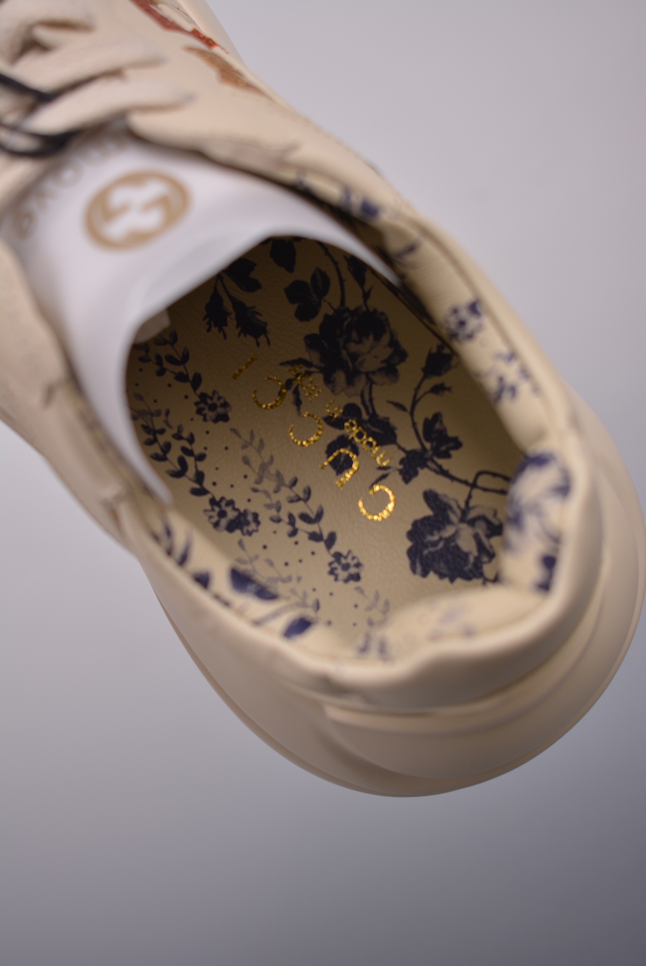 Gucci Ivory White Gold Hot Stamping LOGO Print