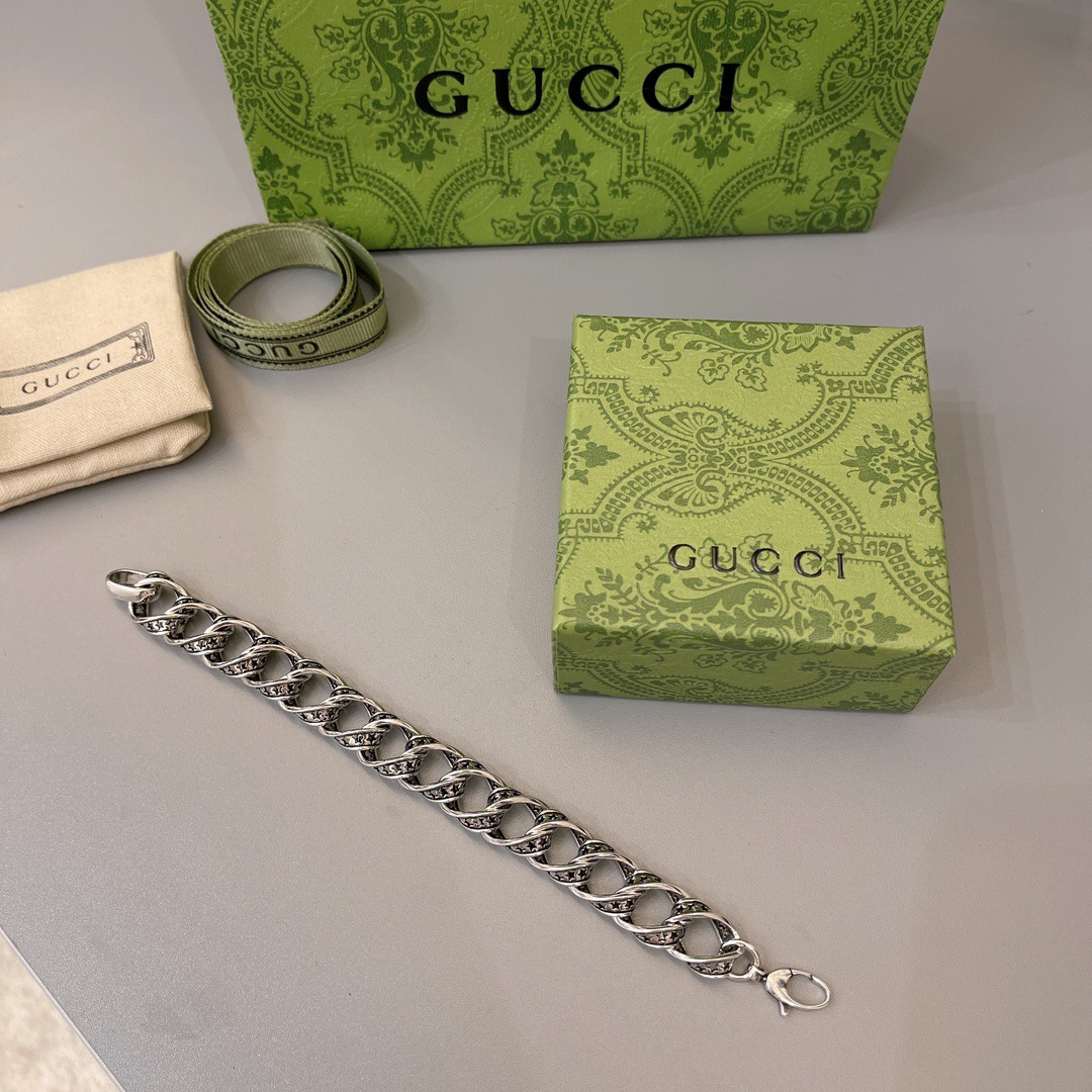 Gucci twist chain bracelet