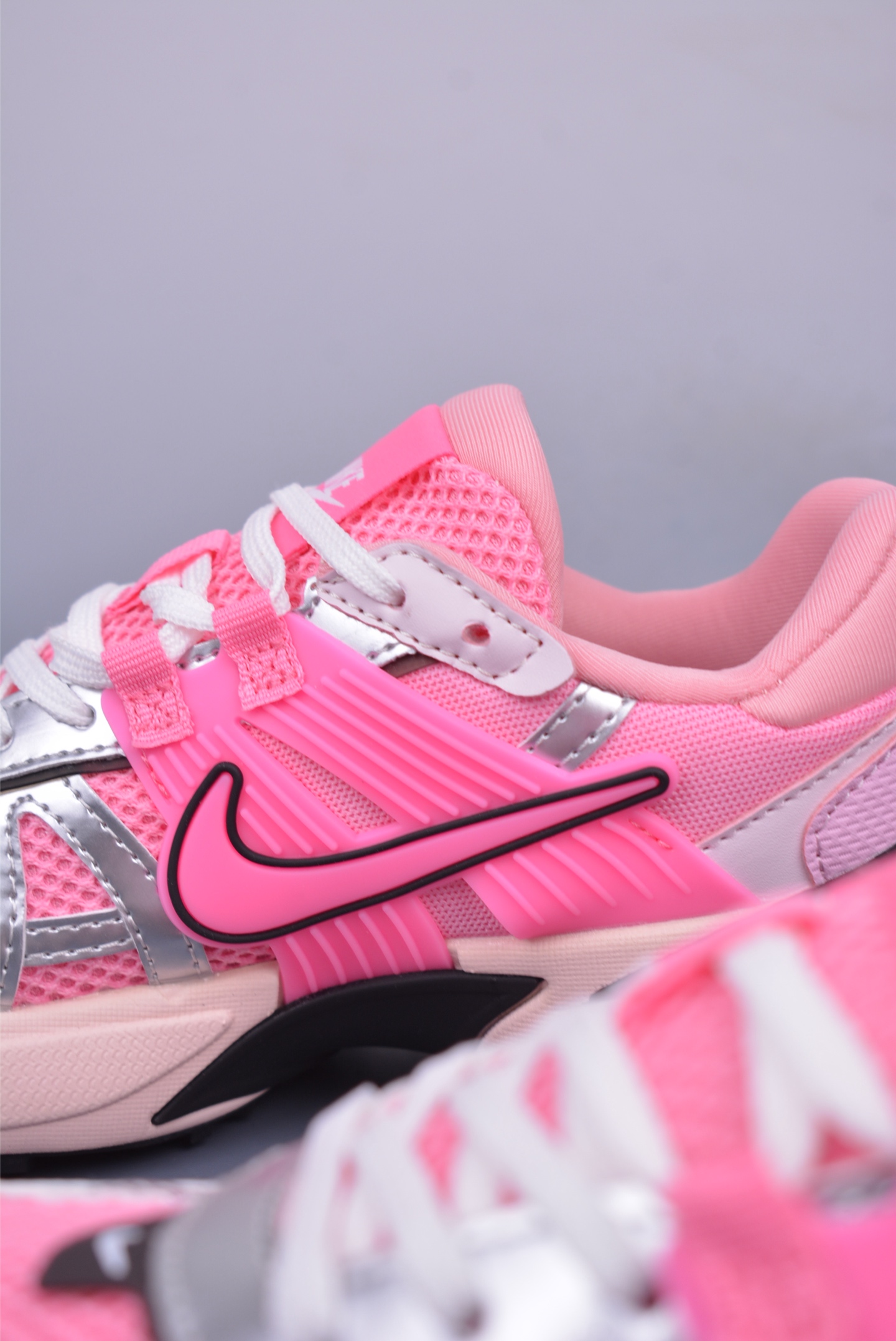 Nike Wmns V2K Runtekk LowPinkMetallic FD0736-100