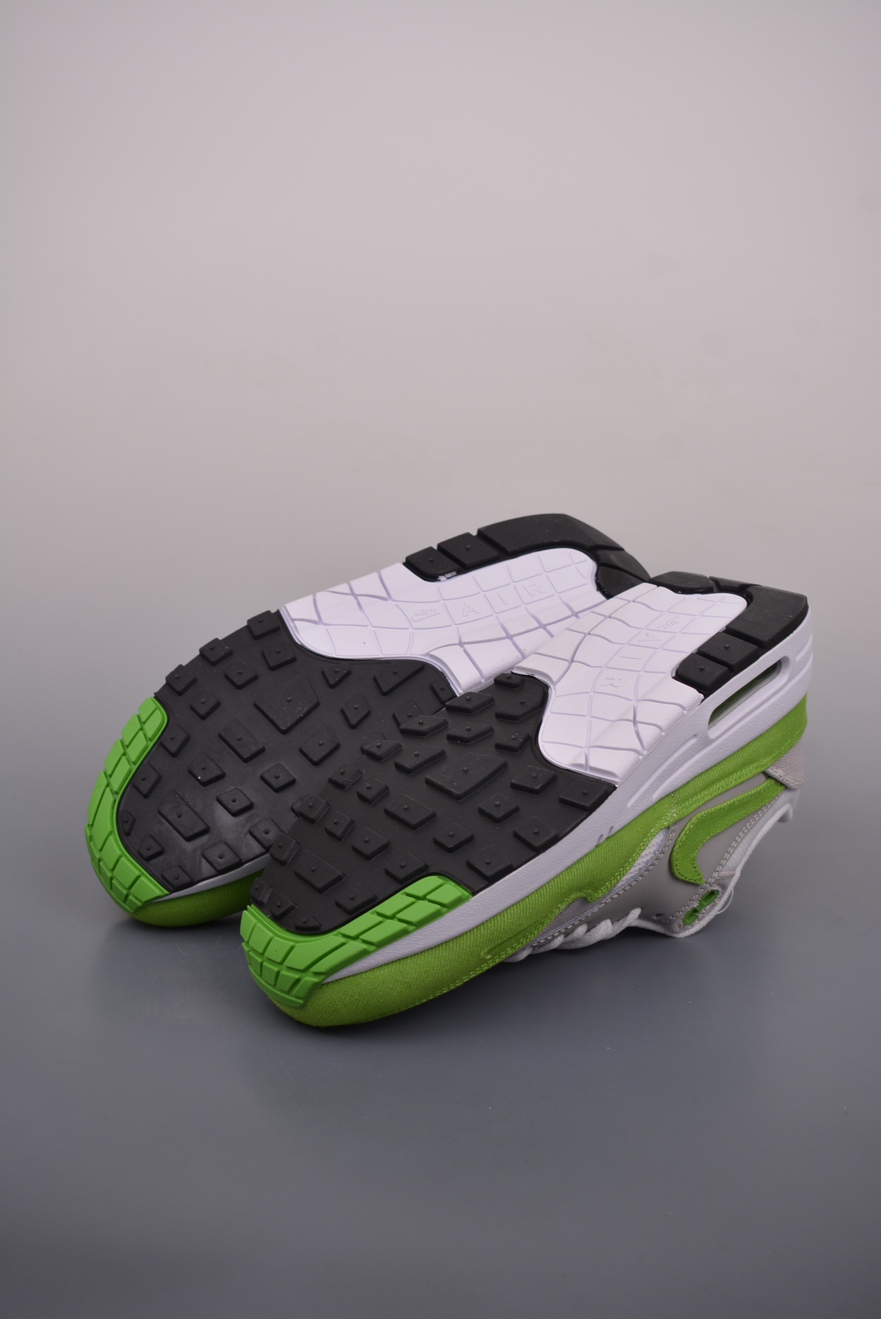 Patta x Nike Air Max 1 Chlorophyll 2024 first generation series white, gray and green HF1012-300