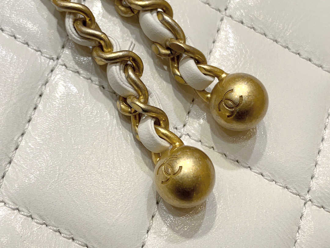 Chanel 2021 Early Fall Haute Couture Collection Double Gold Bead Chain Bag AP2615