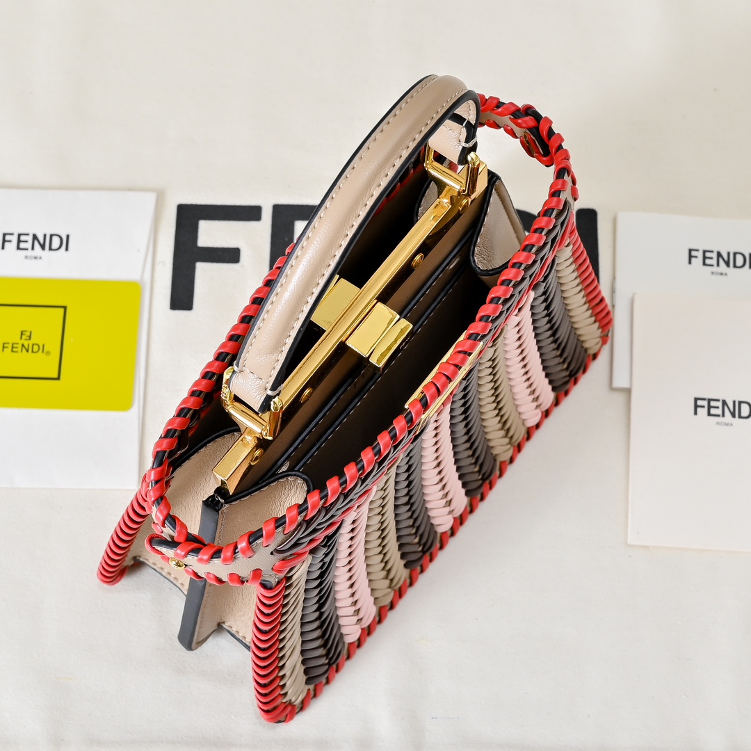 FENDI BAGUETTE Medium Handbag 3373