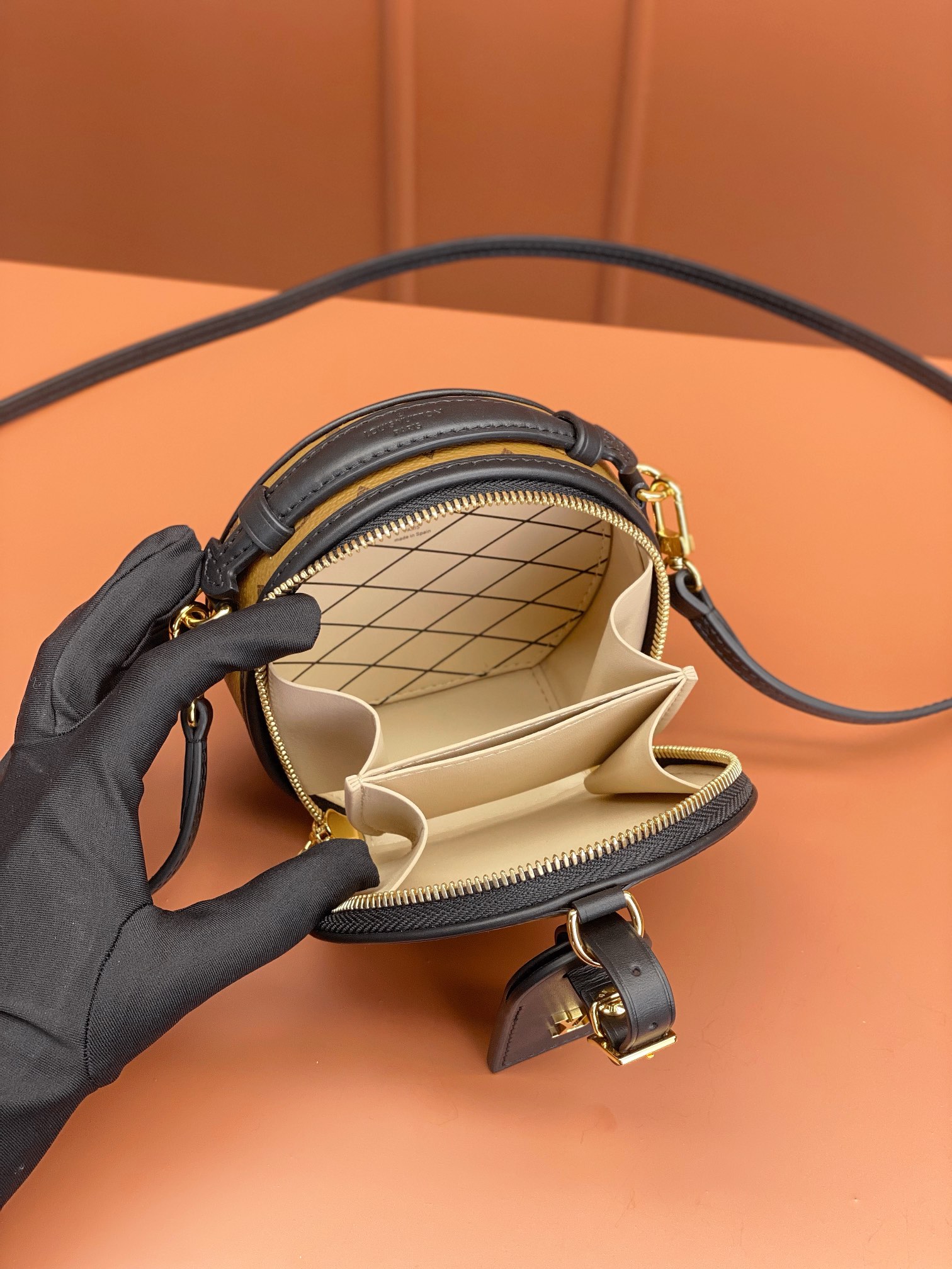 Louis Vuitton BOITE CHAPEAU Mini Bag M68276