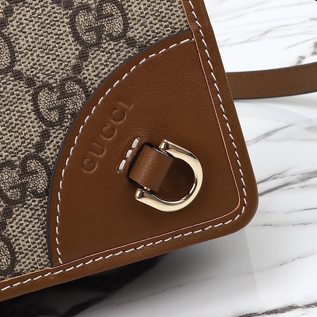 Gucci GG Emblem leather shoulder strap wallet 820688 FAD6L 9758