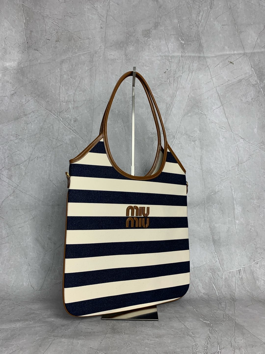 Miu Miu Vertical Tote Bag 5BG231